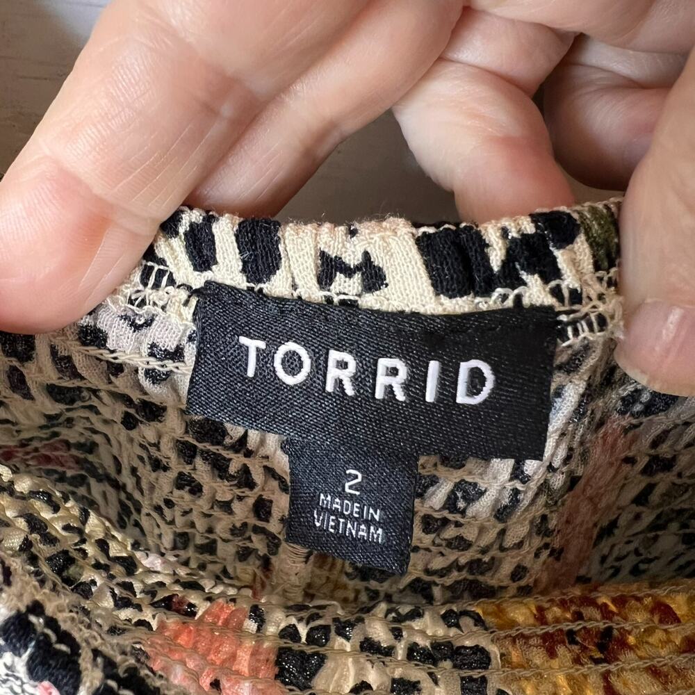 Torrid Blouse Womens Size 2 Babydoll Crinkle Gauze Smocked Leopard Floral Flirty - Picture 2 of 16